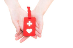 【悲報】ヘルプマーク、健常者に印籠として使われていたことが判明