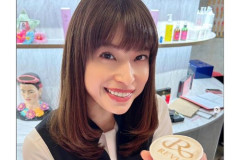 【画像】一般参加のカラオケ大会で、SPEED歌ってる4人組の中にどう見ても本物が混じってる