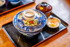 蕎麦屋にカツ丼がある理由、謎すぎる