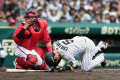 種市→アキレス腱断裂　近本→手首骨折　牧→太もも裏肉離れ　←きついよな