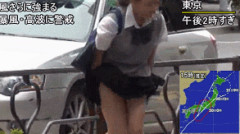 【悲報】台風さん、ＪＫにいたずらしてしまうwww