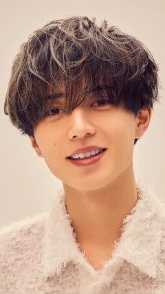 【悲報】キンプリ永瀬廉さん、友人の結婚式にDiorの黒ネクタイで参列してしまう