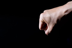 「お小遣いをくれなかった😡」 79歳の母親を殴りケガをさせた52歳の息子を逮捕