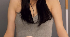 【朗報】SUZUKAさん、脱ぎたてホヤホヤの靴下をファンにプレゼントwww