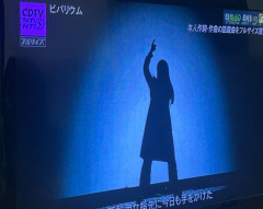 【悲報】Adoさんの目、なんか不自然すぎると話題に