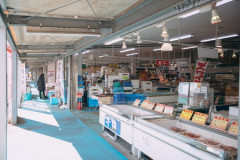 GW家族連れ「やっぱ漁港の海鮮丼は新鮮でおいしーね」