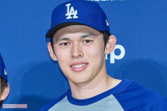 【画像】佐々木朗希さん、自身のボブルヘッド人形に不満「うーん…もうちょっと良くしてほしい」ｗｗｗｗｗｗｗｗｗｗ