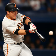 村上宗隆、両リーグ1位の12号逆転3ラン 球団月間最多HR、年67発ペース   #MLB