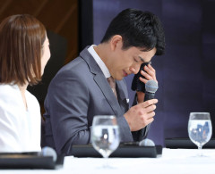 【悲報】りくりゅう木原龍一さん、引退会見で開始早々に号泣してしまうｗｗｗｗｗｗｗｗｗｗ