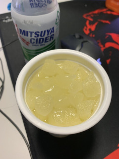 【画像】アイスボックスにサイダー入れた結果…w