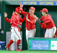 カープ今季最多18安打11得点で大勝！坂倉2号4打点！矢野1号3ラン！佐々木2号！持丸プロ初打点＆猛打賞！床田8回1失点で今季初勝利！【広島11-1巨人/試合結果】
