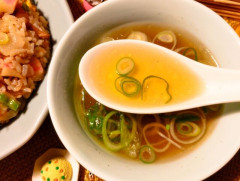 炒飯頼んだら着いてくる謎スープw