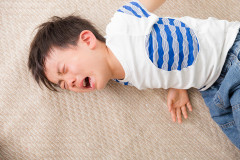 小児喘息の子がいるにも関わらず、家の中でタバコを吸うママ友、これ虐待ではないの？