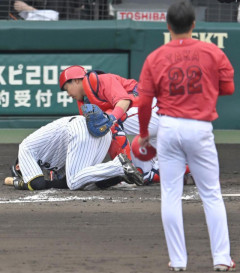カープ高太一が阪神近本に謝罪。死球で骨折「申し訳ないです」