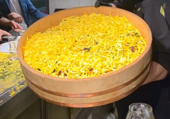 【つよい】ホリエモンの食用菊バラマキ和牛店を「品性がない」とディスった料理研究家リュウジさん、◯◯◯で最強の返しをしてしまうｗｗｗｗｗ