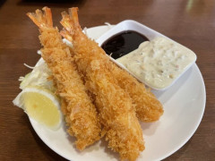 エビフライ定食（えび3本）で1100円ってボッタくり店じゃないよね？🥺