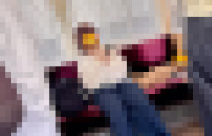 【は？】混雑する車内で優先席3席を独占する女性、荷物も足も広げてしまいネット騒然…