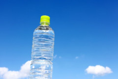 外国人「日本で泥酔している人の周りにペットボトルの水やコーヒーを置いてる様子を見て不思議に思った。なんで？」