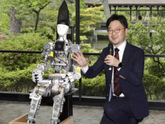 【SEIMEI】純国産人型ロボの検証機　京都で公開、故障で動かず