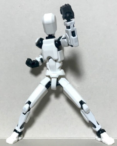 セリアの戦闘フィギュア初めて買ったんだけどこれ110円は凄すぎないかマジで