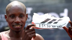 【画像】マラソンさん、ついに公式レースで2時間切りを達成するもシューズの性能勝負になってしまうｗｗｗｗｗｗｗｗｗｗ