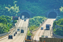 バイクで高速道路って怖くないの？
