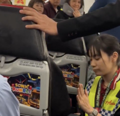 【悲報】中国人女性「CAなのに超大国中国の言葉も話せないの?」と機内でブチギレ