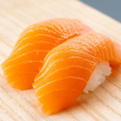 【悲報】江戸前寿司職人さん「サーモンを扱い始めた職人には『何をやってるんだ！』と言いたい気持ちですよ」