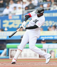 【ロッテ】グレゴリー・ポランコが４回に右翼ポール直撃の同点弾　「トッポ」１０００個ゲットに「トッポ最高や！」