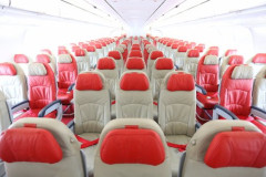 【悲報】中国人女性さん「CAなのに超大国中国の言葉も話せないの?」と機内でブチギレてしまうｗｗｗｗｗｗｗｗｗｗ