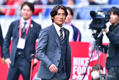 ◆画像◆スーツをバシッと決めて川崎を圧倒した浦和のレジェンド田中達也監督から名将感が漂っていると話題に🤔