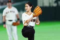 【画像】前田敦子、ノーバン始球式ｗｗｗｗｗｗｗｗｗｗｗ