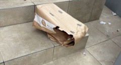 「アマゾンが宅配ボックスにいれなかったせいでカラスに荒らされた！」→現場をよく見ると衝撃の展開に・・・