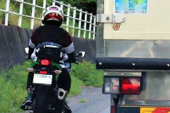 【動画】バイク乗り、すり抜け成功した結果ｗｗｗｗｗｗｗｗ