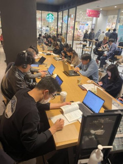 【画像】スタバさん、ガチで大人の自習室と化してしまうｗｗｗｗｗｗｗｗｗｗ