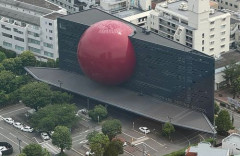 【悲報】山手線から見える赤玉が名物の『日の丸自動車学校』、来年閉業へ