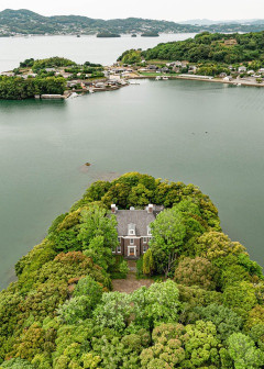 【朗報】陰キャ富豪「誰にもバレない豪邸建てた！」パシャ