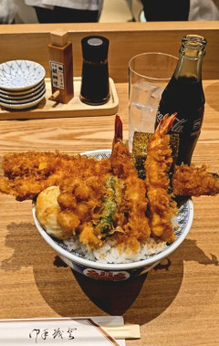 「日本でこの天丼が1500円だったよ」日本食が大好きな外国人まとめ