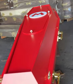 【悲報】ブラジルの葬儀屋さん、マリオの棺桶を売り出してしまう