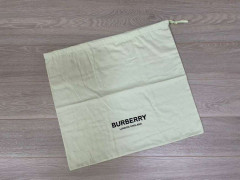 「BURBERRYの鞄」に付属していた袋　母に「トートバッグにして」と頼んだ結果に「訳わからんくなった」