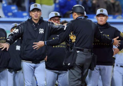 2025年4月→14勝11敗1分勝率.560、2026年→17勝9敗1分勝率.654