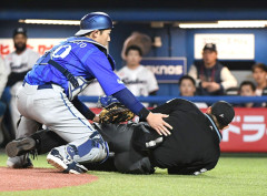 【悲報】ヤクルト・オスナさんのバット直撃の川上審判員、2週間経ってもまだ意識回復せず・・・・・・・・・