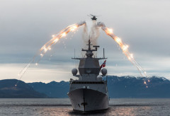 ノルウェー西海岸沿のフィヨルドで英海軍ヘリ「AW159」が哨戒活動！