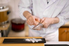 【悲報】リュウジ、衛生上の理由で寿司を食べられない人に「驚愕してる、ずっと自炊しててほしい」⇒････！