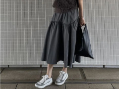 【悲報】職場の女のスニーカーを褒めた結果→インスタが鍵垢になってしまう・・・