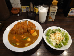 【画像】ココイチ行ったらこれで1800円