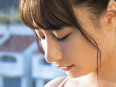 【画像】清楚系女子、自分の意思で谷間を見せつけてしまう