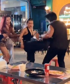 【動画】中国女に喧嘩を売った男　逆にボコられるwwwwwwww