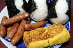 おうふぁん！おにぎりと卵焼きとウィンナー美味すぎ！
