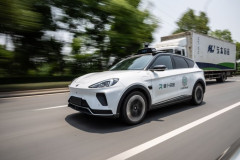 【速報】中国の自動運転タクシー100台以上が突然停止、交通が大混乱。政府、自動運転車の新規登録不許可へ